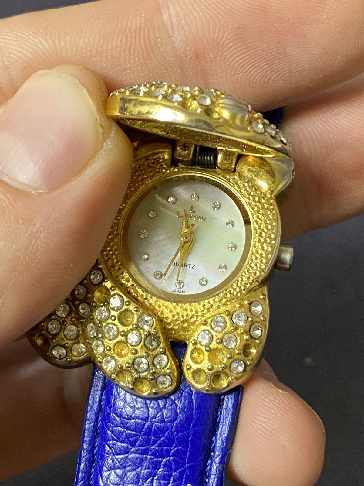 Japanese Brand Vintage L'Amour Panda Watch with Full Rhinestone Pave Size ONE SIZE - 5 Thumbnail