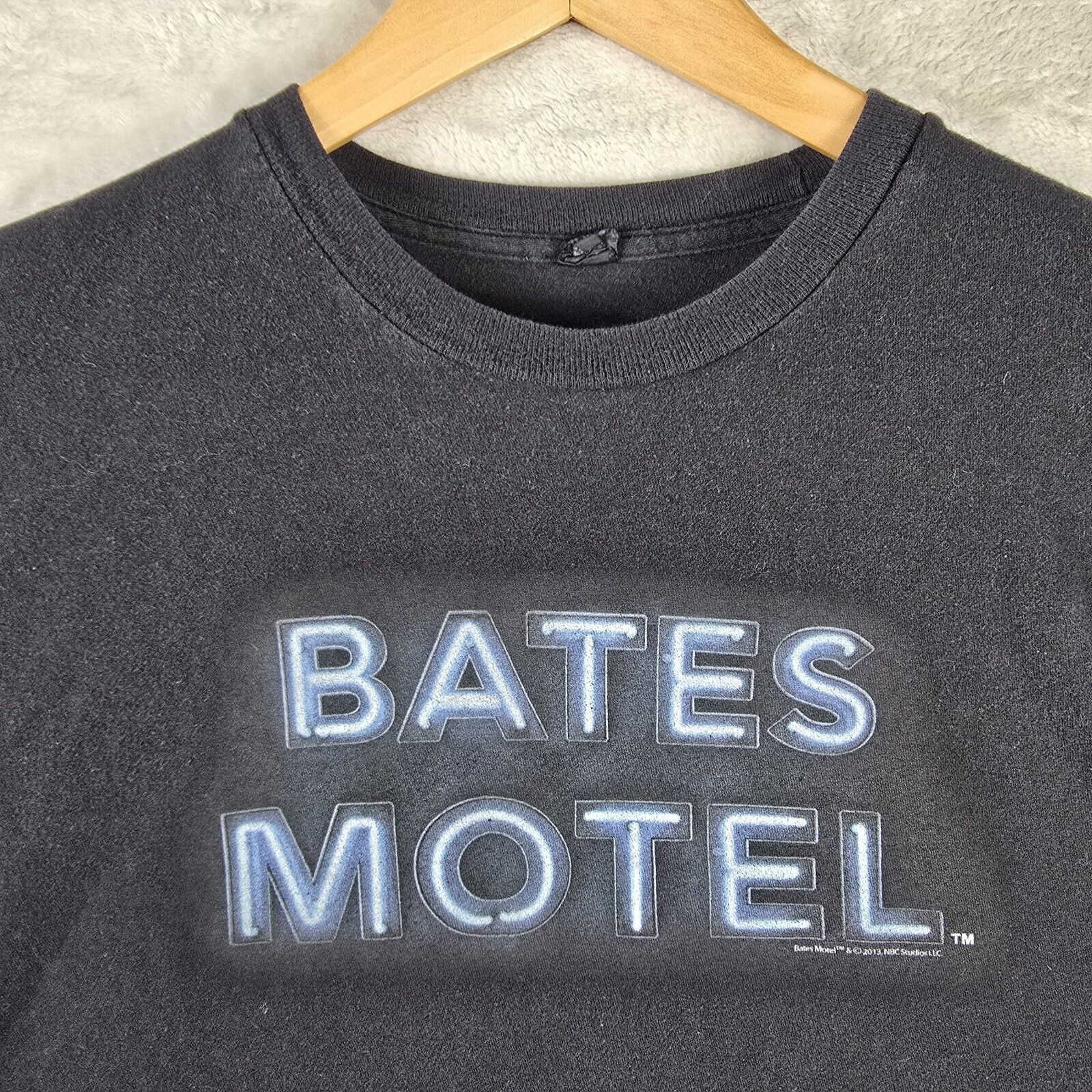 Tultex Bates Motel NBC TV Show 2013 Mens T-Shirt Medium Psycho Size US M / EU 48-50 / 2 - 3 Thumbnail