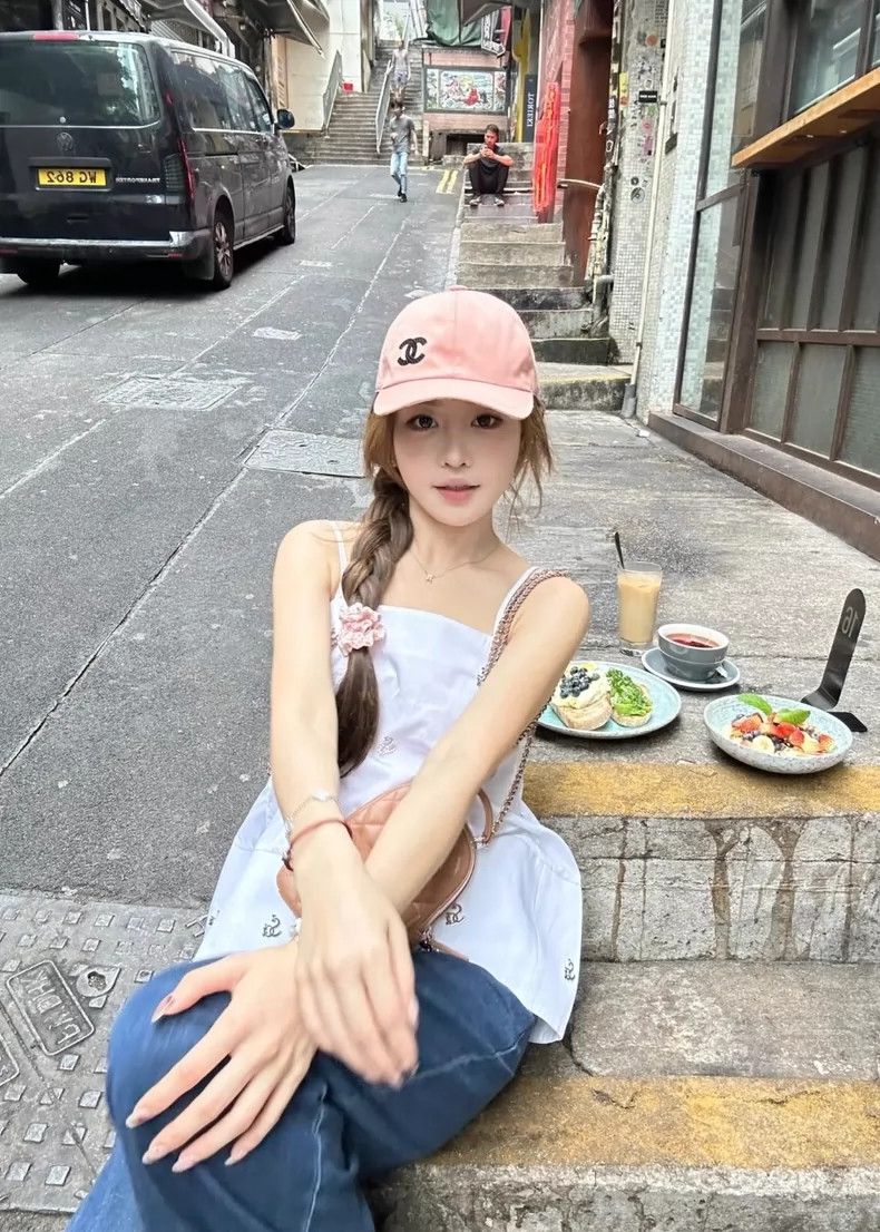 Chanel Chanel 24C sequin logo pink baseball cap 2504-Nextarrow Size ONE SIZE - 9 Thumbnail