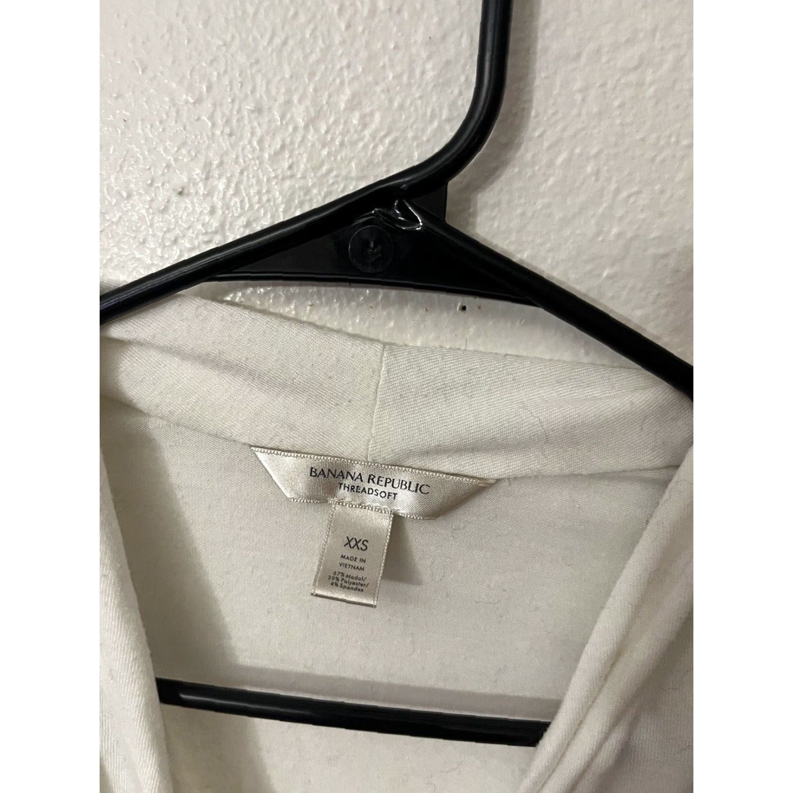 Banana Republic Womens Banana Republic blouse xs White Solid Floral Sleeveless Asymmetrical Sleeve Beaded Canvas Polyester Cotton Blend? Size XXS / US 00 / IT 34 - 3 Thumbnail