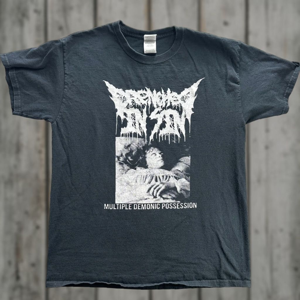 Gildan Drenched In Sin Shirt Demonic Possession Horror Graphic Tee Punk Mens Large Size US L / EU 52-54 / 3 - 1 Thumbnail