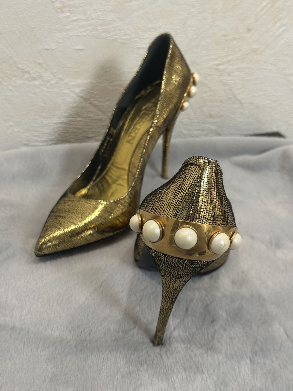 Alexander McQueen Alexander McQueen Gold Textured Pearl-Heel Pumps – Size 38 Size US 8 / IT 38 - 12 Thumbnail