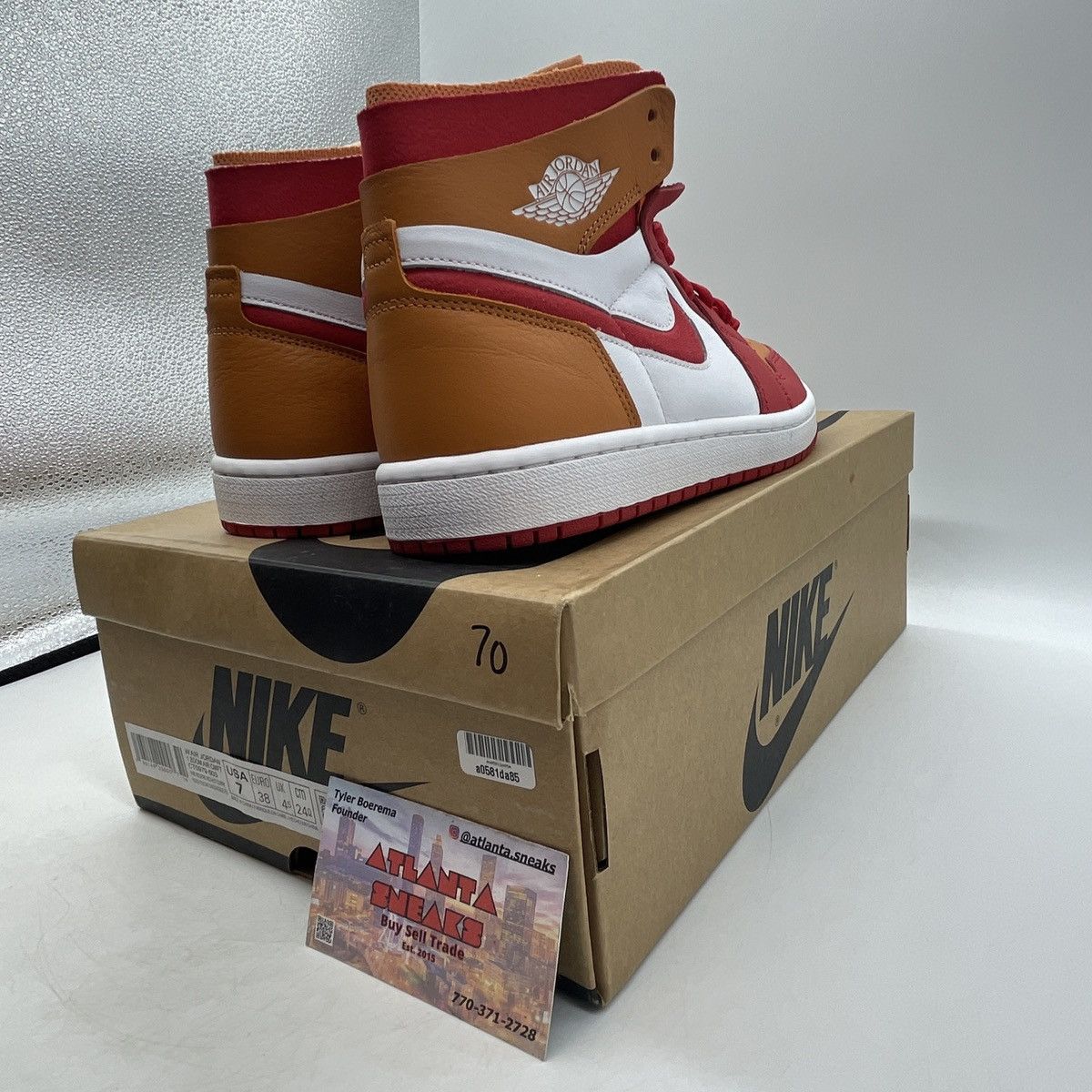 Nike Wmns Air Jordan 1 fire red hot curry Size US 7 / IT 37 - 5 Thumbnail