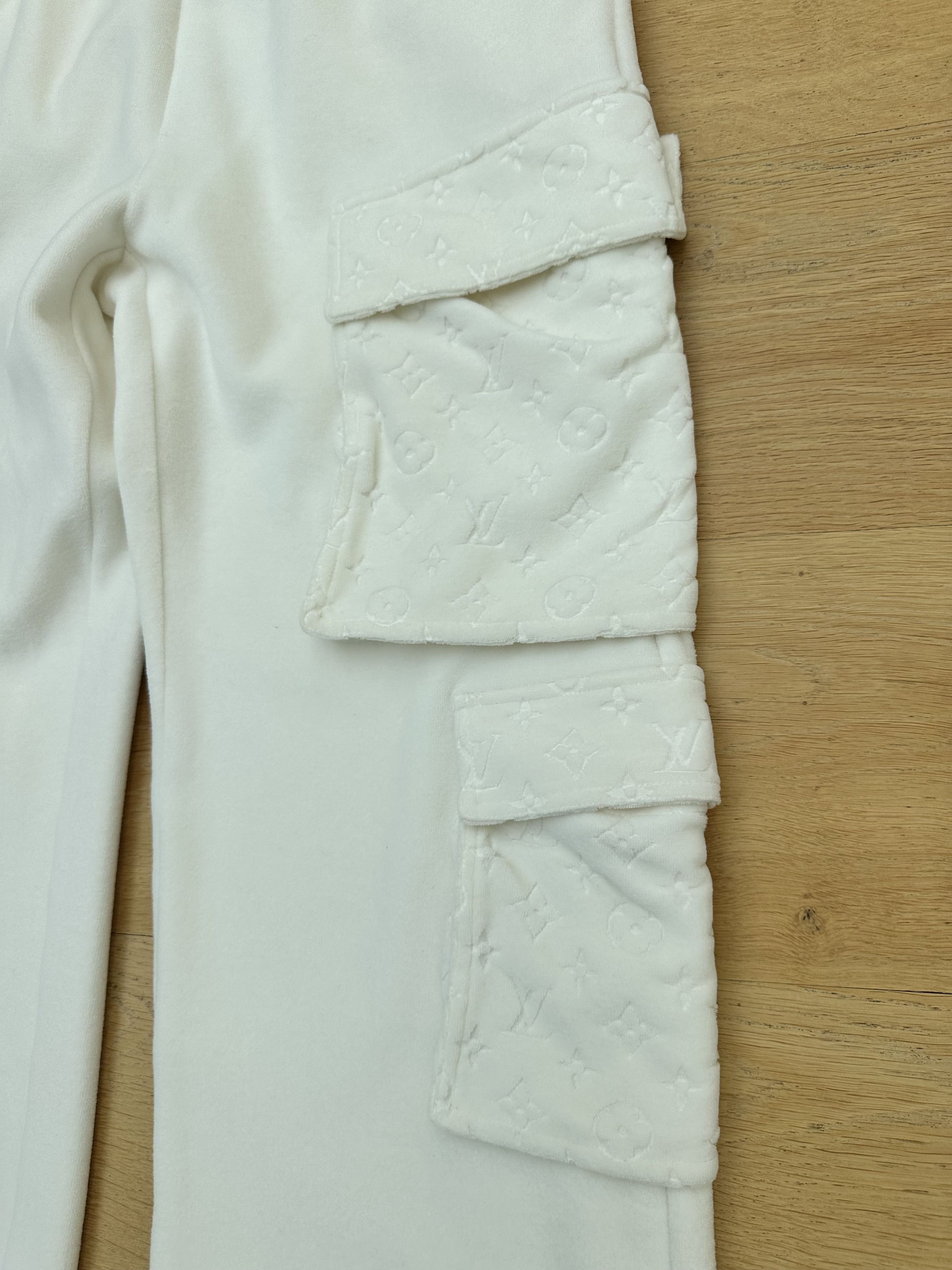 Louis Vuitton LOUIS VUITTON velour white cargo sweatpants by Virgil Abloom Size US 30 / EU 46 - 3 Thumbnail