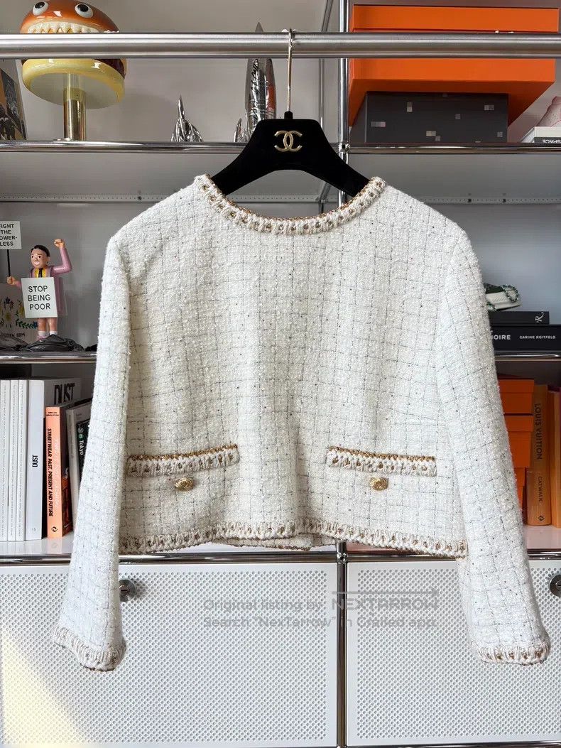 Chanel 25a handicraft workshop white plaid gold silk edge