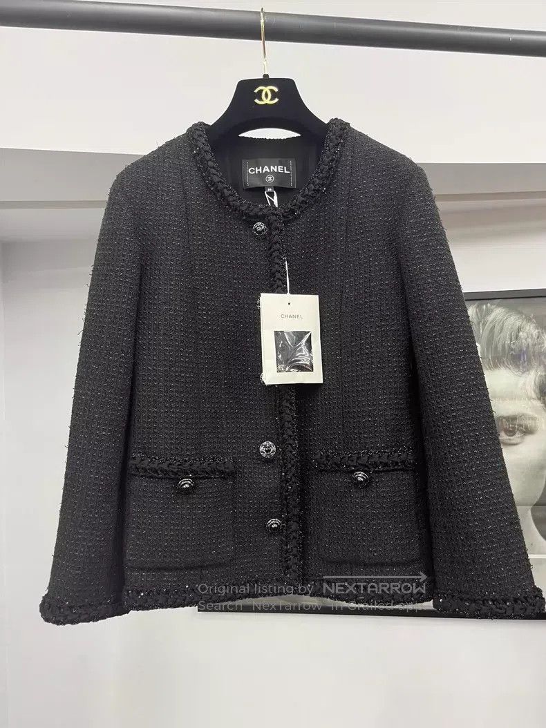 Chanel Chanel 25S popular black glitter two-pocket tweed jacket Size XS / US 0-2 / IT 36-38 - 1 Thumbnail