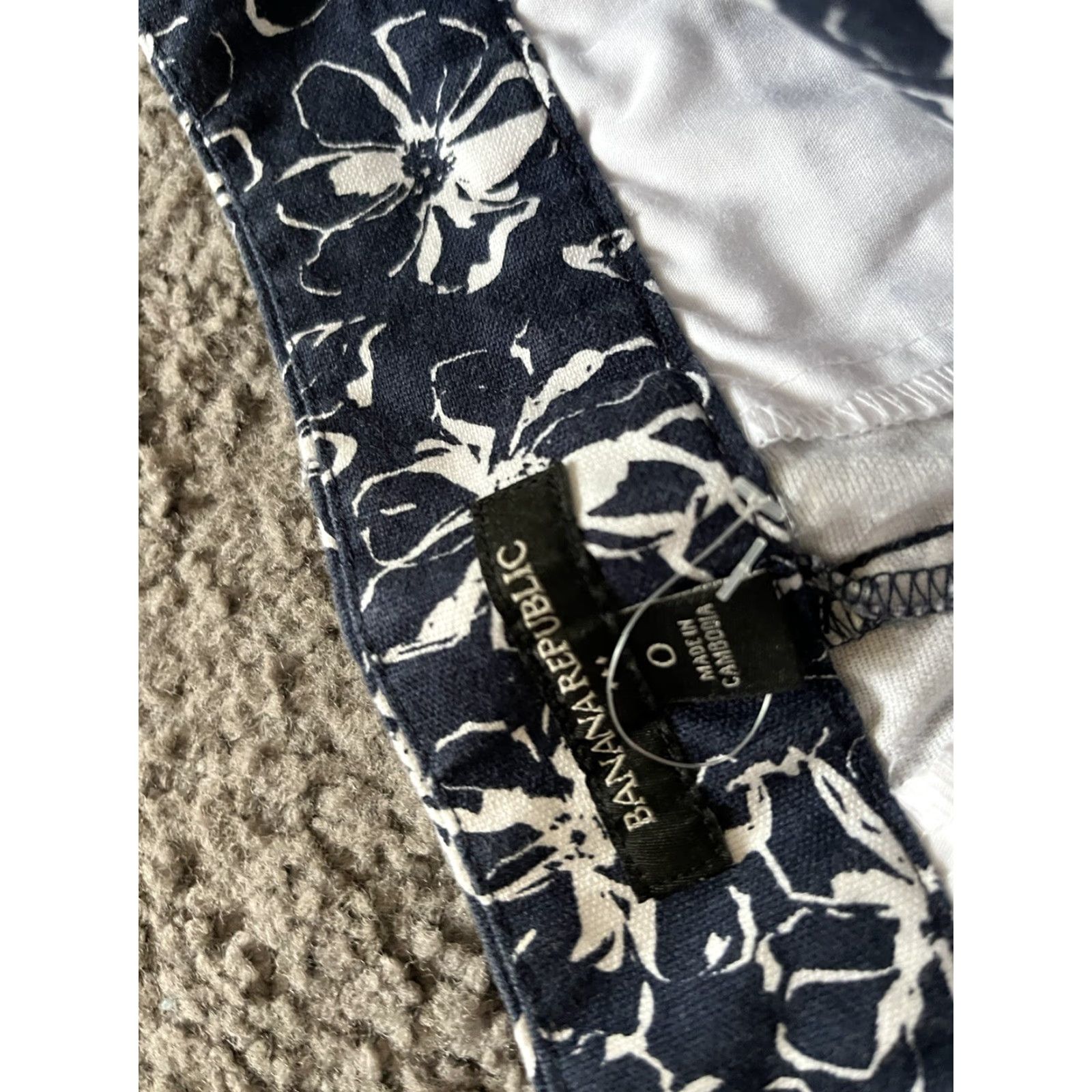 Banana Republic Banana Republic Floral Shorts Women's Size 0 Navy Blue White Casual Chino Size 25" / US 0 / IT 36 - 3 Thumbnail