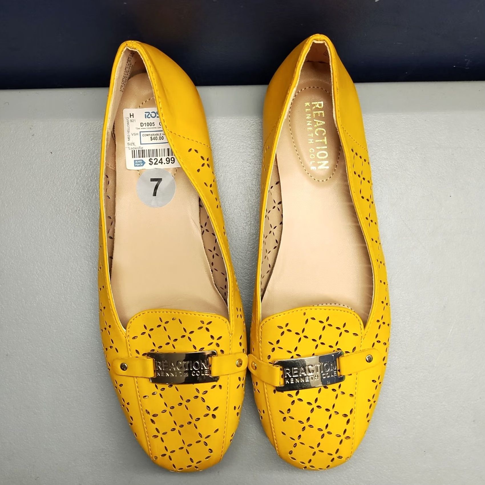 Kenneth Cole Kenneth Cole Reaction Flash Perf Flats Womens Size 7 Yellow Synthetic Cutout Slip On - NWOB Size US 7 / IT 37 - 6 Thumbnail