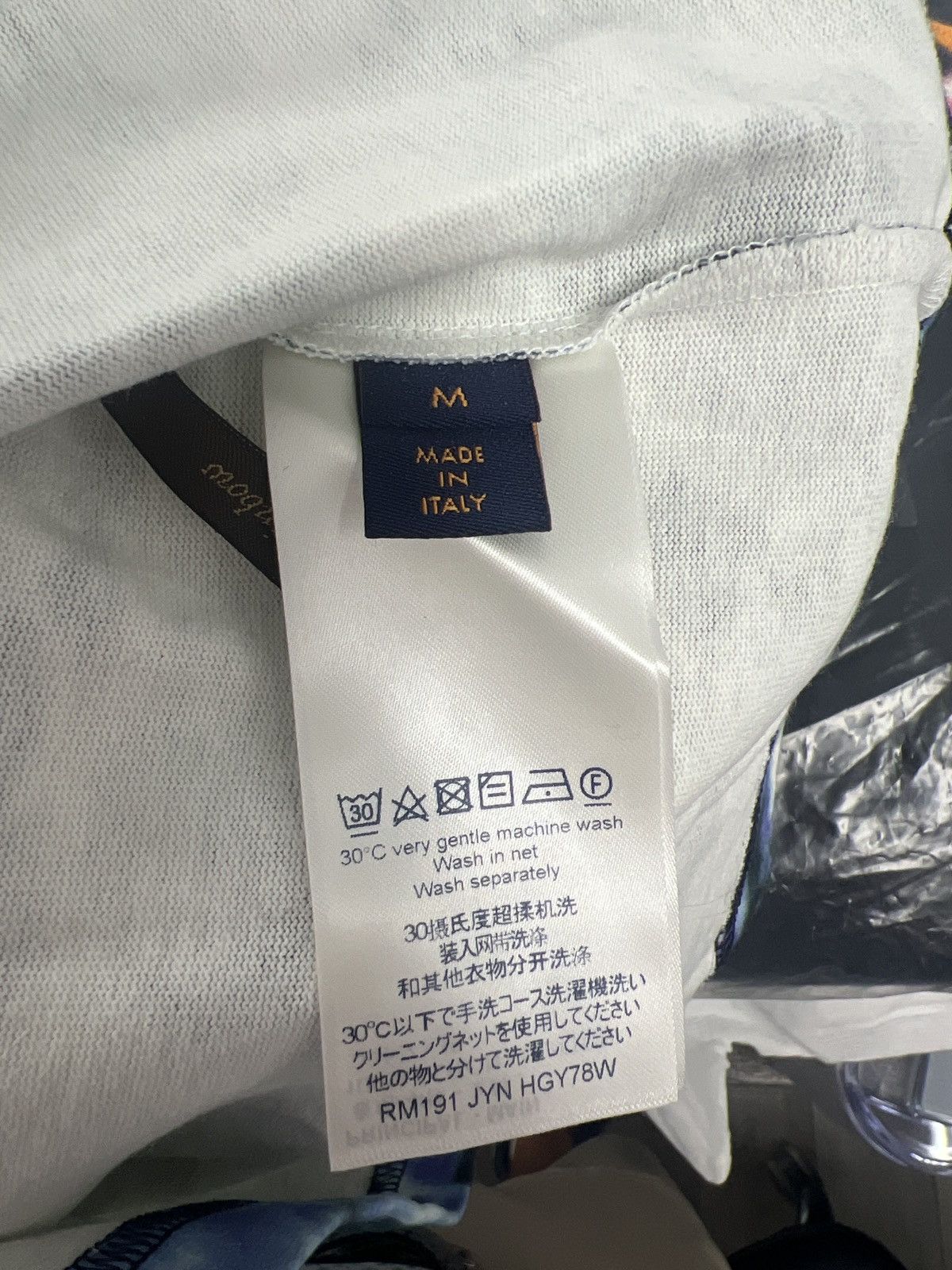 Louis Vuitton × Virgil Abloh PLAIN RAINBOW tee shirt from Virgil’s first collection Size US M / EU 48-50 / 2 - 5 Thumbnail