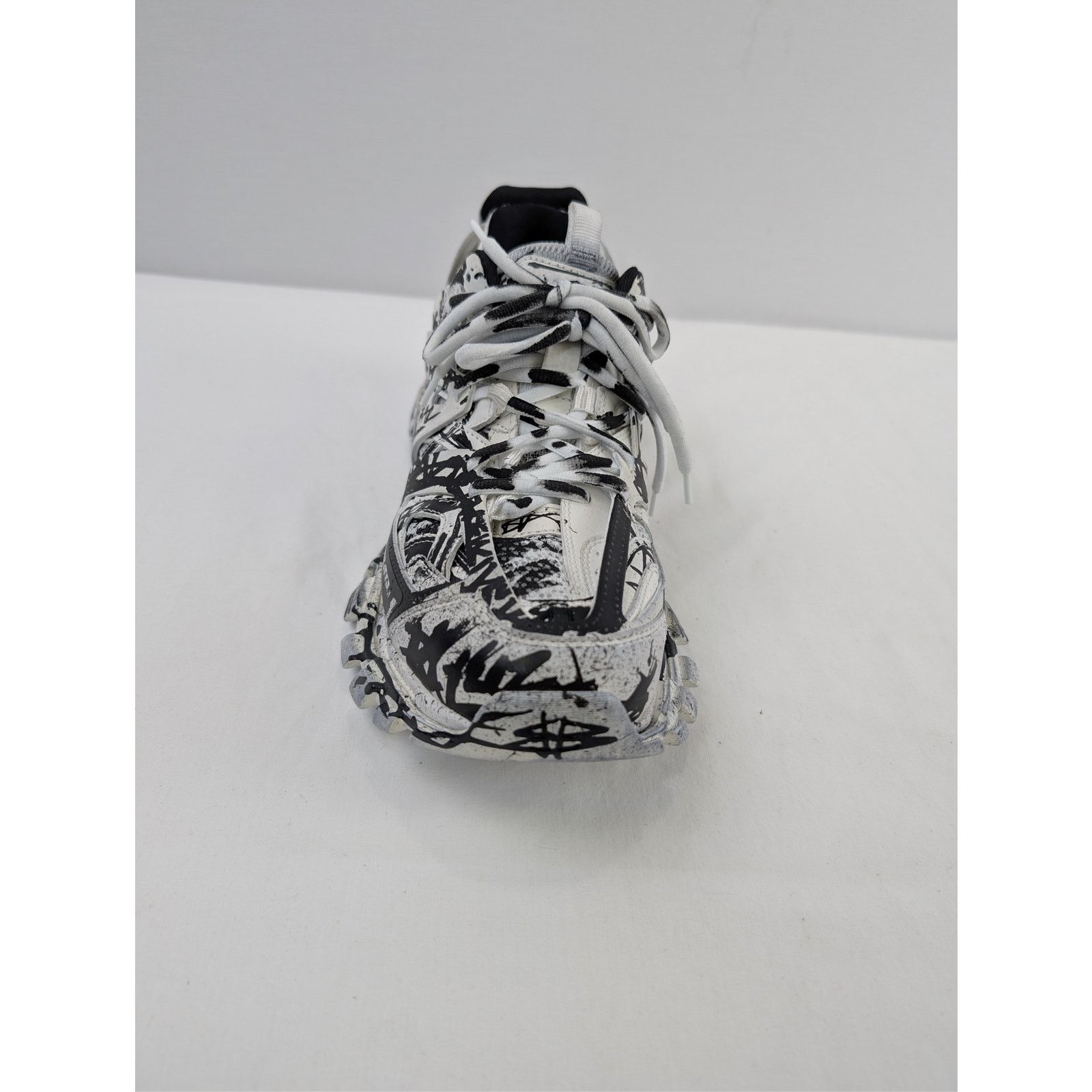 Balenciaga o1rshd1 Graffiti/Dirty/w Track Sneakers in White/Black Size US 8 / EU 41 - 10 Thumbnail