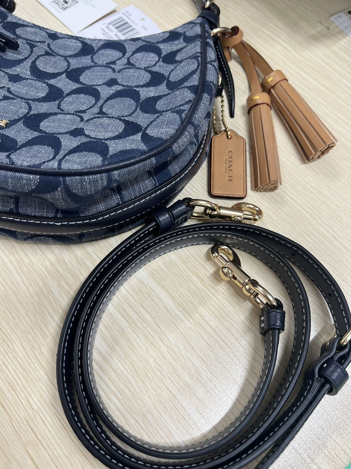 Coach INSTOCK Coach Kleo Hobo In Signature Chambray C8163 Size ONE SIZE - 4 Thumbnail