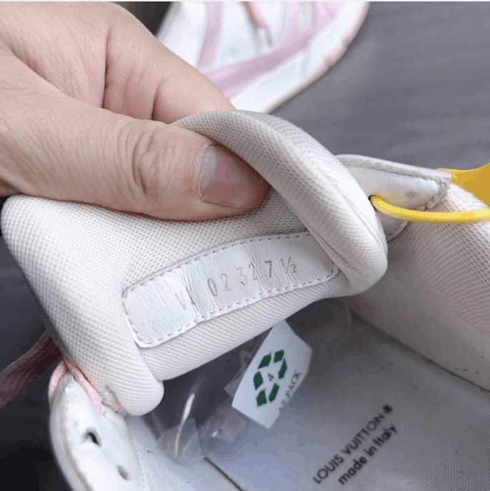 Louis Vuitton Louis Vuitton Low-Top Sneakers Size US 11.5 / IT 41.5 - 2 Thumbnail