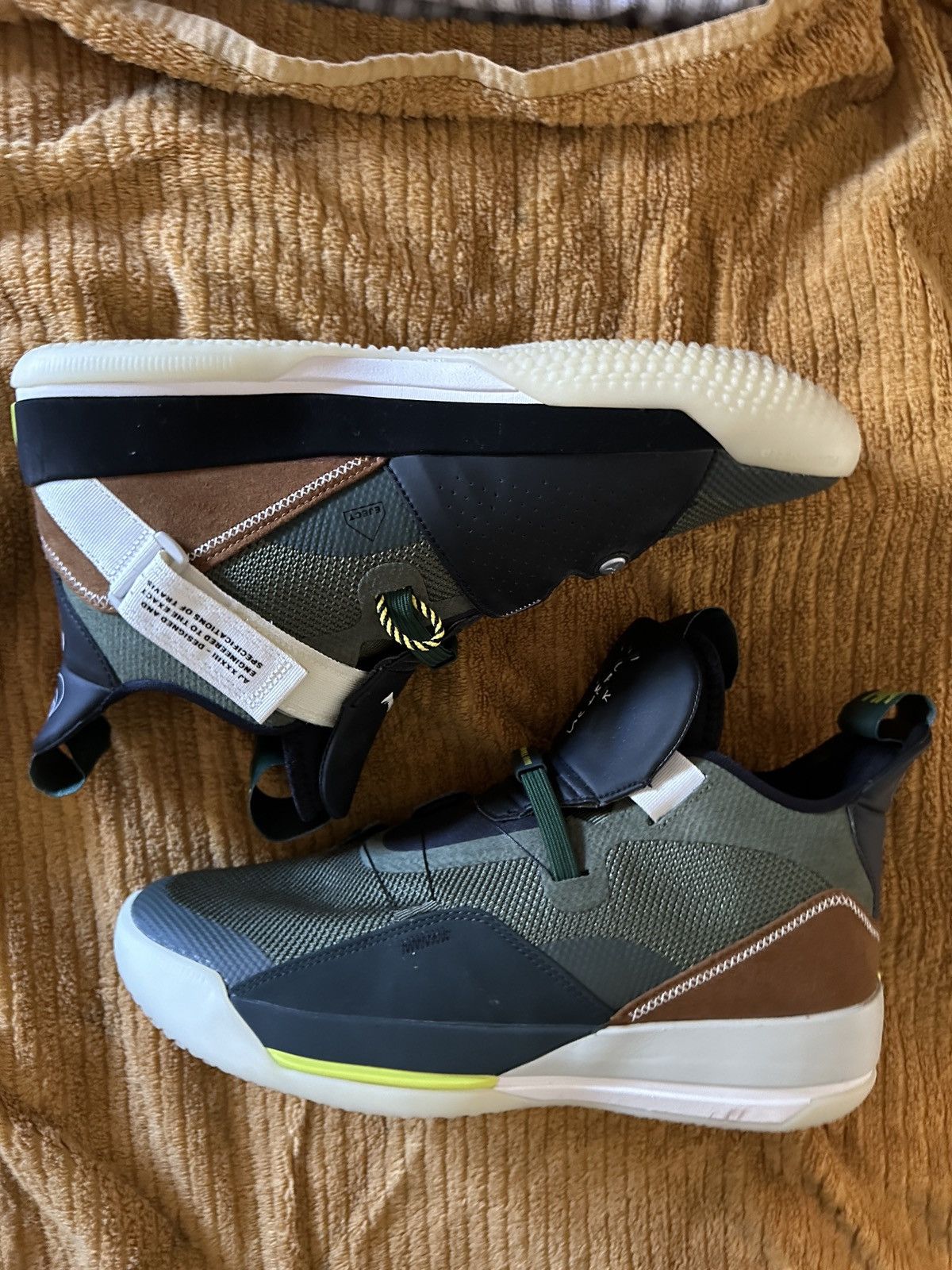 Jordan Brand × Travis Scott Jordan XXXIII Size US 10.5 / EU 43-44 - 2 Thumbnail