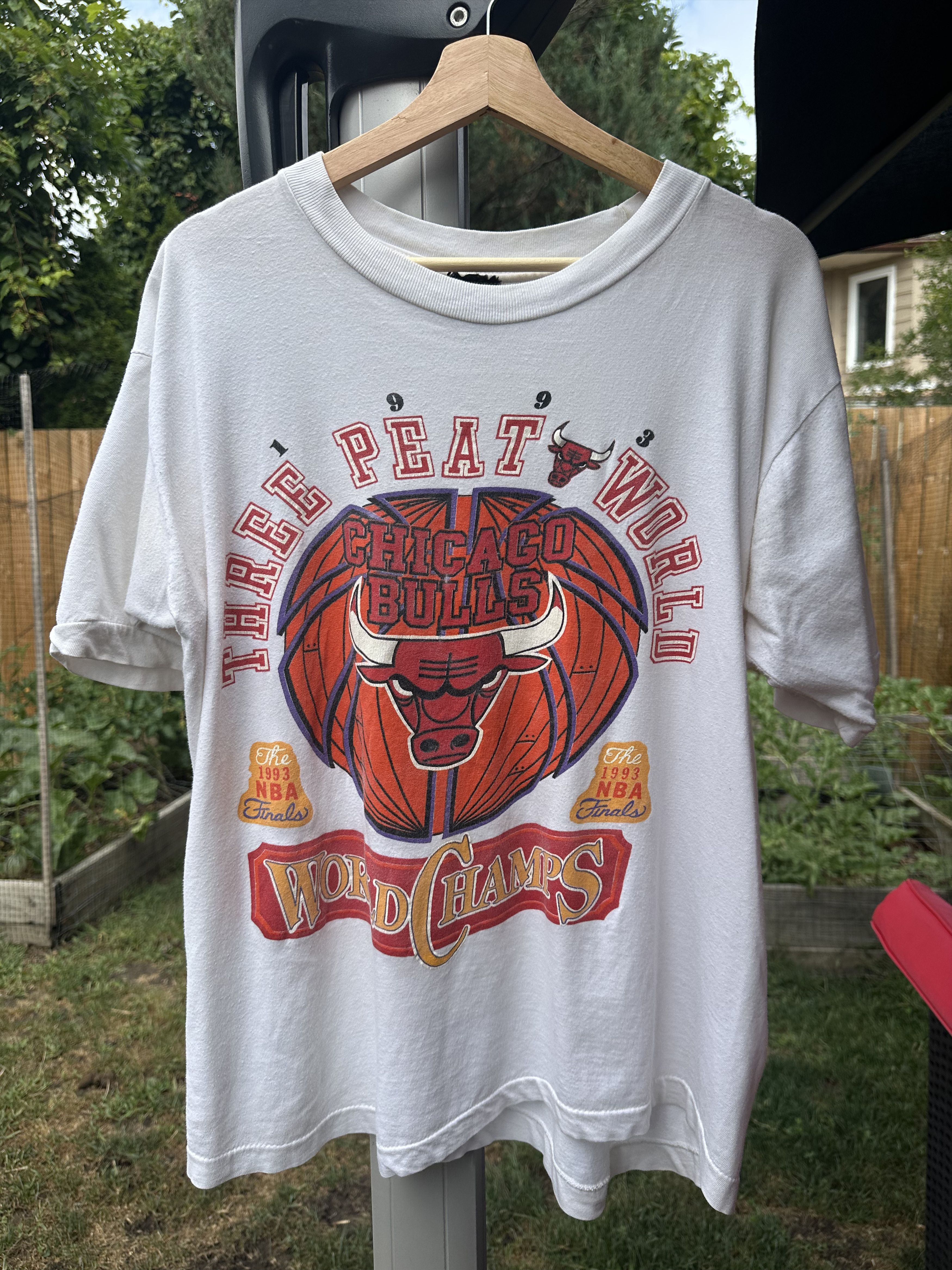 Vintage 1993 Chicago Bulls Three Peat T Size US L / EU 52-54 / 3 - 1 Thumbnail