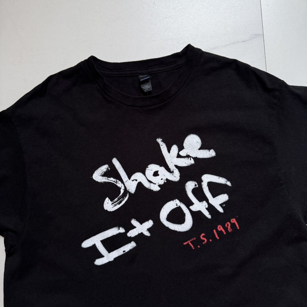Band Tees Taylor Swift Shake It Off T.S. 1989 Tee Size US XL / EU 56 / 4 - 4 Thumbnail