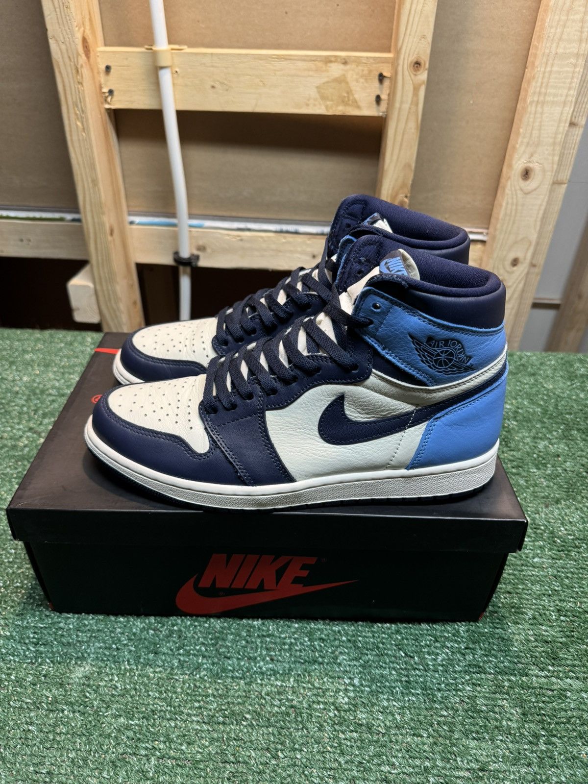Jordan Brand Jordan Retro 1 Obsidian Size 10.5 Size US 10.5 / EU 43-44 - 8 Thumbnail
