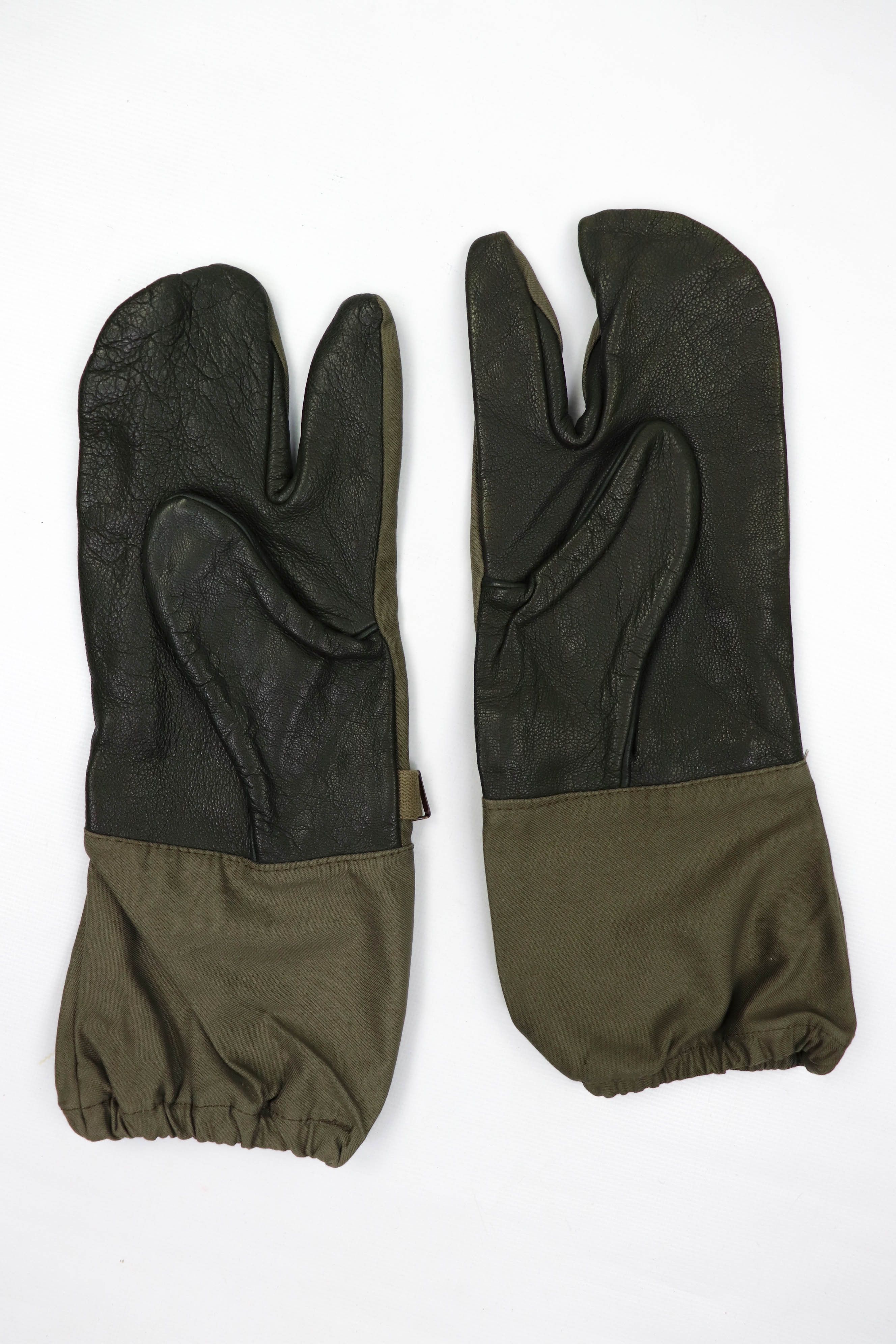 Vintage Vintage German Army Bundeswehr Shooters Tabi Gloves Size ONE SIZE - 1 Thumbnail