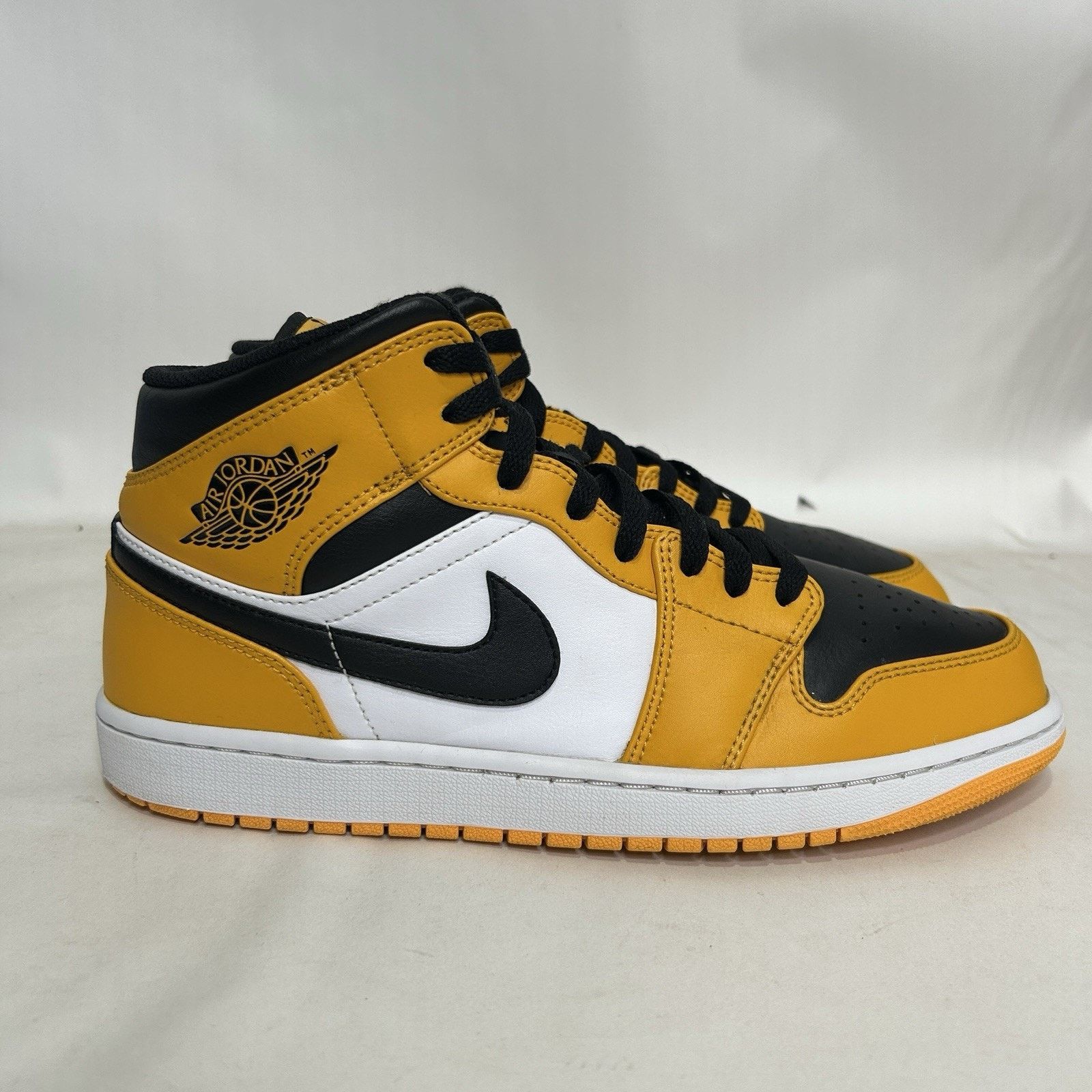 Jordan Brand Nike Air Jordan 1 Mid “Taxi/Yellow Black” Size US 10 / EU 43 - 4 Thumbnail