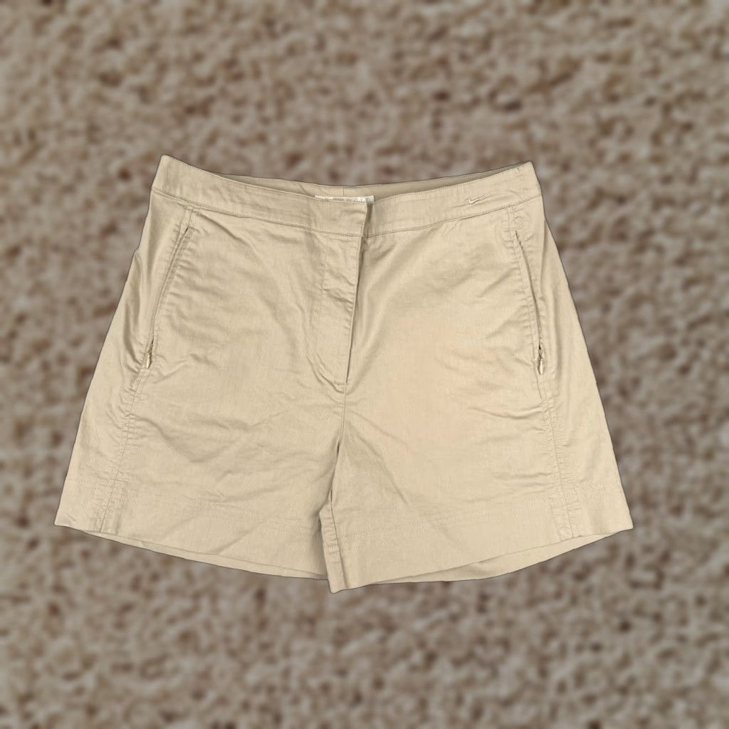 Nike Nike Golf Shorts Women 12 Beige Flat Front Pockes Poly Cotton 32x5 Chino Golf Womens Beig e 90s? Size 34" / US 12 / IT 48 - 1 Thumbnail