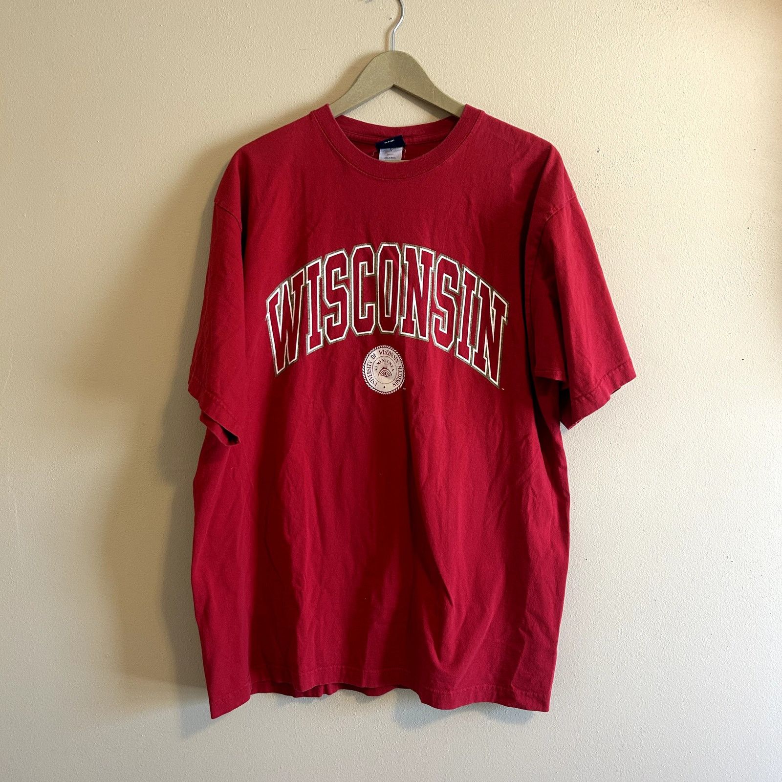 Vintage Y2K Wisconsin Badgers Eye T-Shirt XXL Size US XXL / EU 58 / 5 - 2 Thumbnail