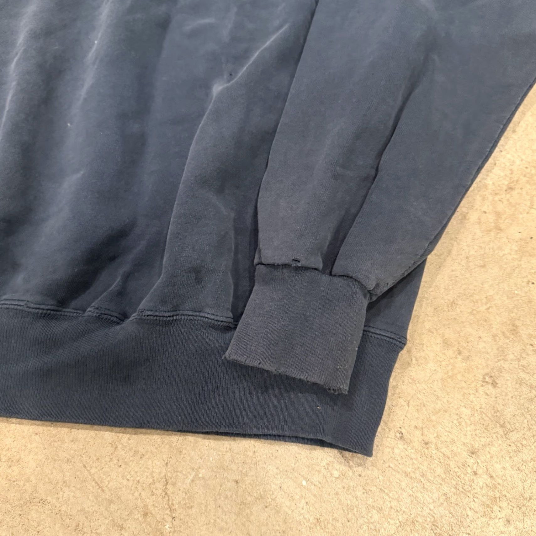 Champion VINTAGE Champion Sweatshirt Crewneck Blue Mens 2XL Thrashed Faded Pullover Sweatshirt Size US XXL / EU 58 / 5 - 6 Thumbnail