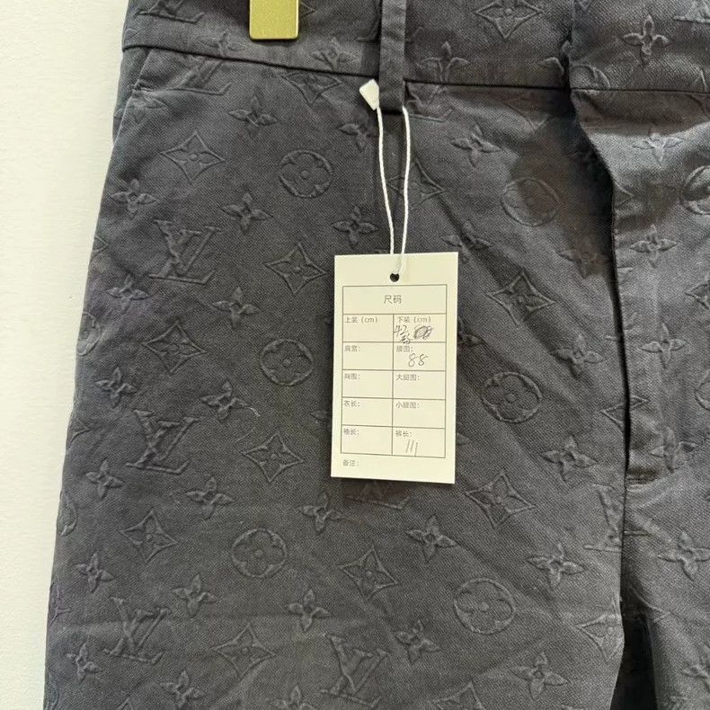 Louis Vuitton Louis Vuitton Embossed Dark Pattern Full Logo Overalls pan Size US 42 / EU 58 - 2 Thumbnail