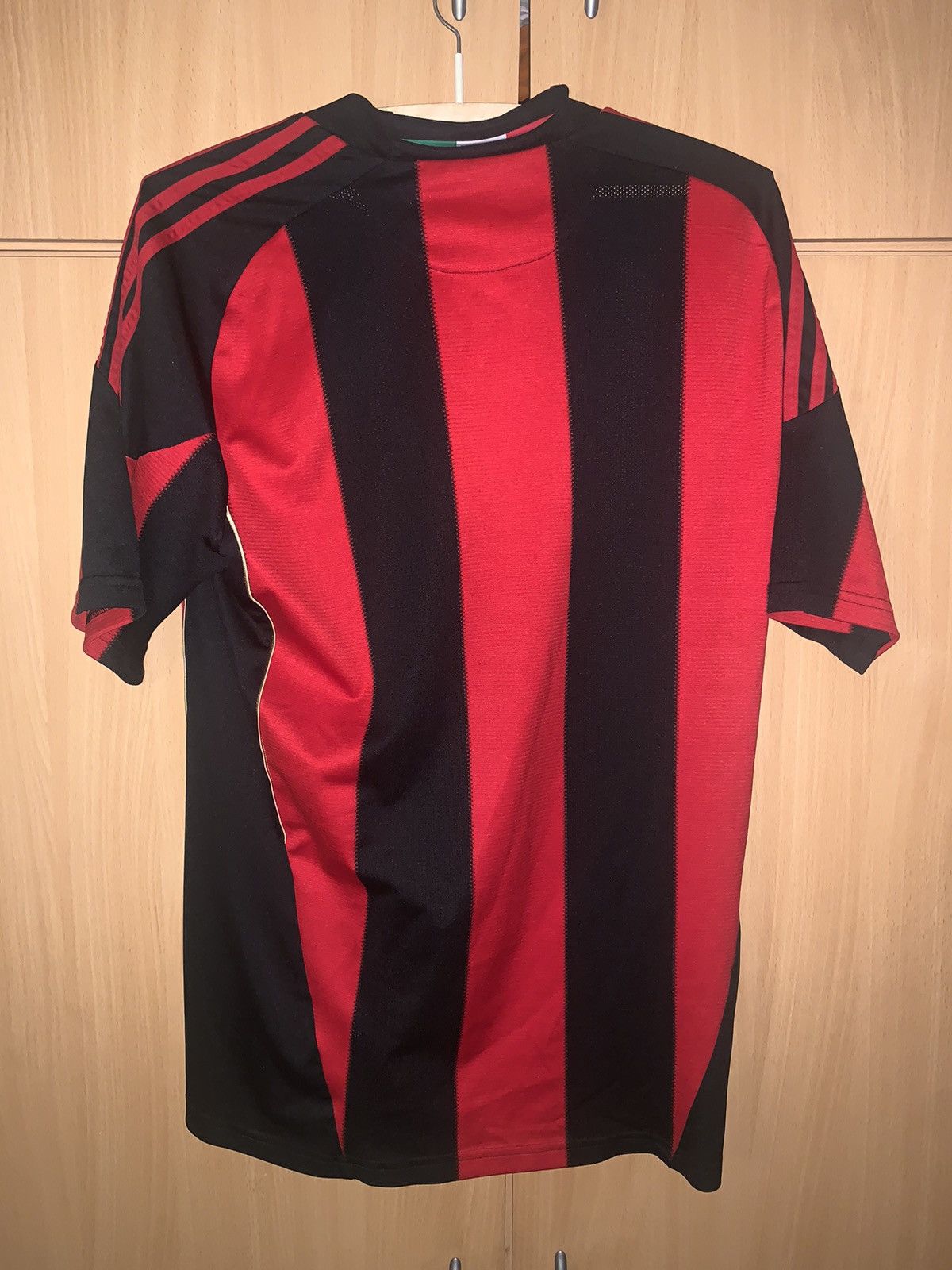 Adidas Ac Milan football Jersey 2010/11 Size US M / EU 48-50 / 2 - 3 Thumbnail