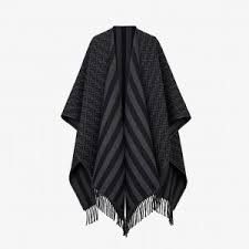 Fendi o1loc1c0824 Size: OS / Poncho in Black Size S / US 4 / IT 40 - 1 Preview