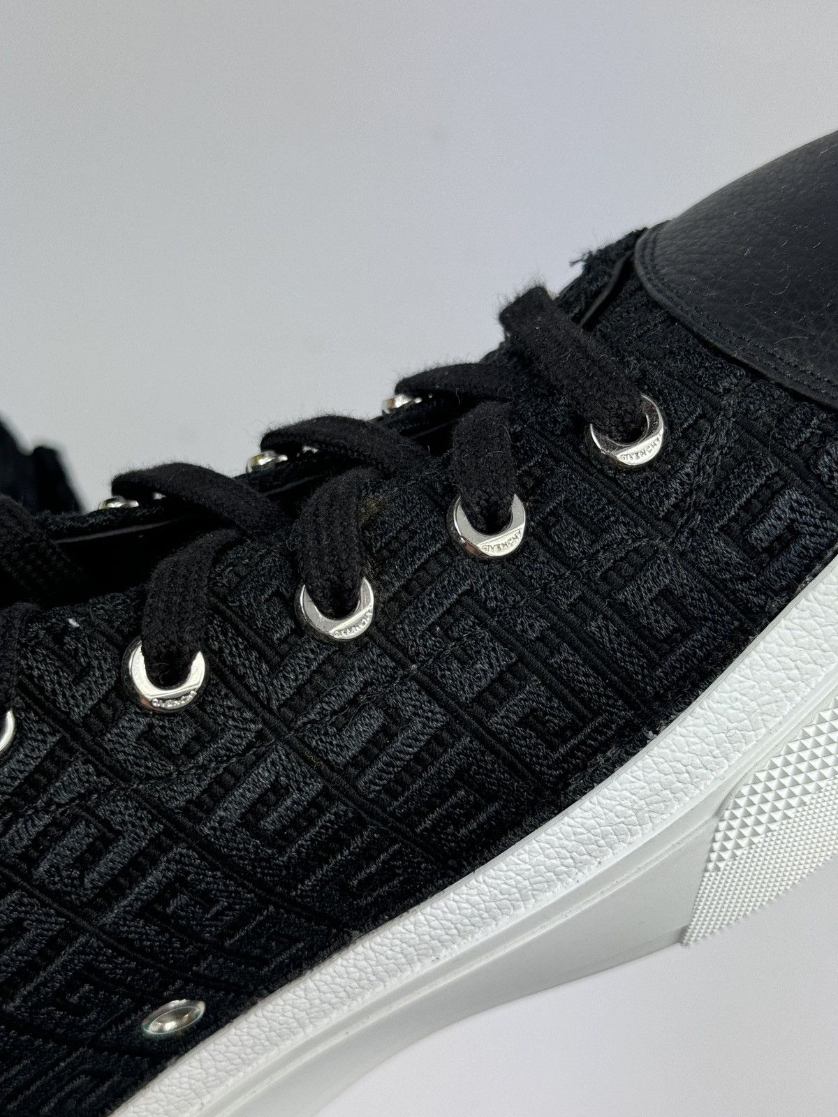 Givenchy LOGO PRINT HIGH TOP SNEAKERS Size US 10 / EU 43 - 11 Thumbnail