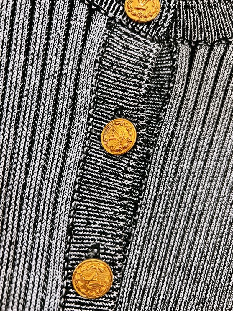 Louis Vuitton Louis Vuitton 22 New Bell Sleeve Knitted Cardigan shirt 250 Size S / US 4 / IT 40 - 5 Thumbnail