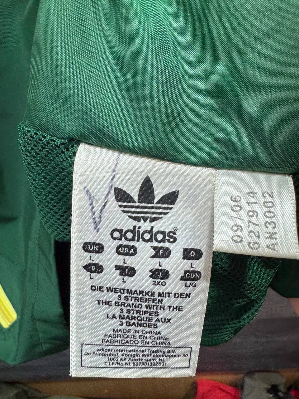 Vintage ADIDAS ADS-200J MENS VINTAGE Y2K WINDBREAKER JACKET HOODED Size US L / EU 52-54 / 3 - 14 Thumbnail