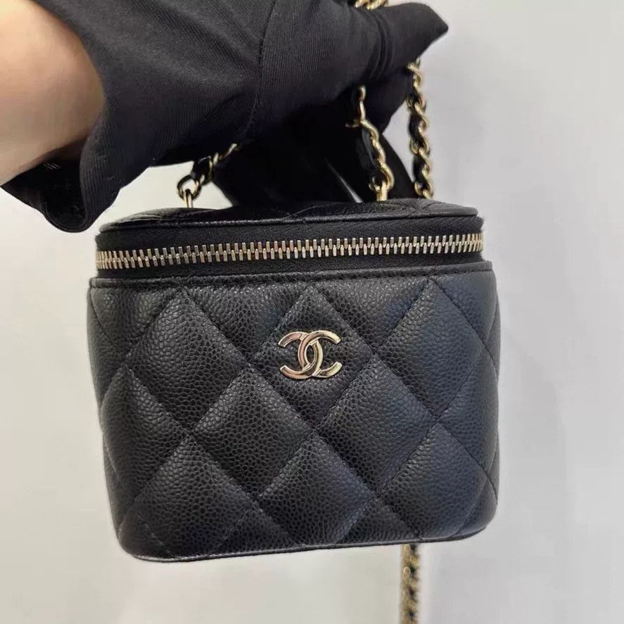 Chanel Pre-loved Bag Very good condition Size ONE SIZE - 1 Thumbnail