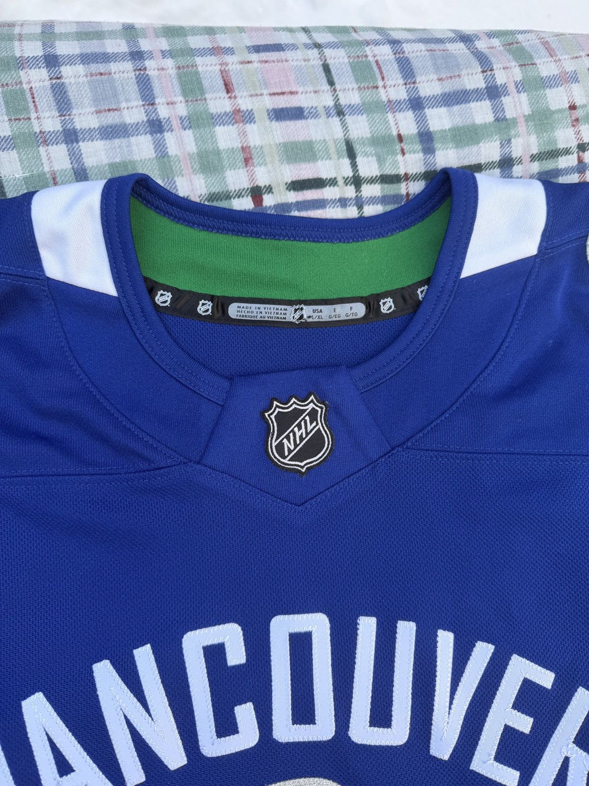 NHL Women’s Reebok Vancouver Canucks NHL Jersey Size S / US 4 / IT 40 - 3 Thumbnail