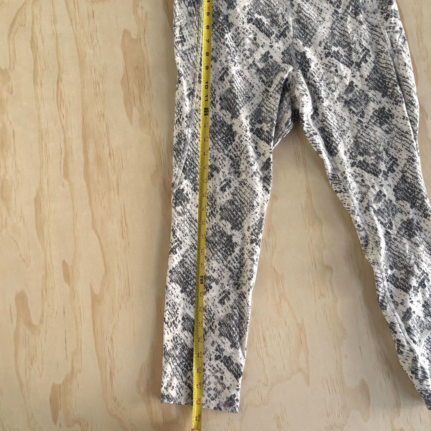 Pinko PINK Sport Leggings Womens XL Gray Snake Print Ankle Yoga Gym Pants Activewear Size 40" / US 18 - 4 Thumbnail
