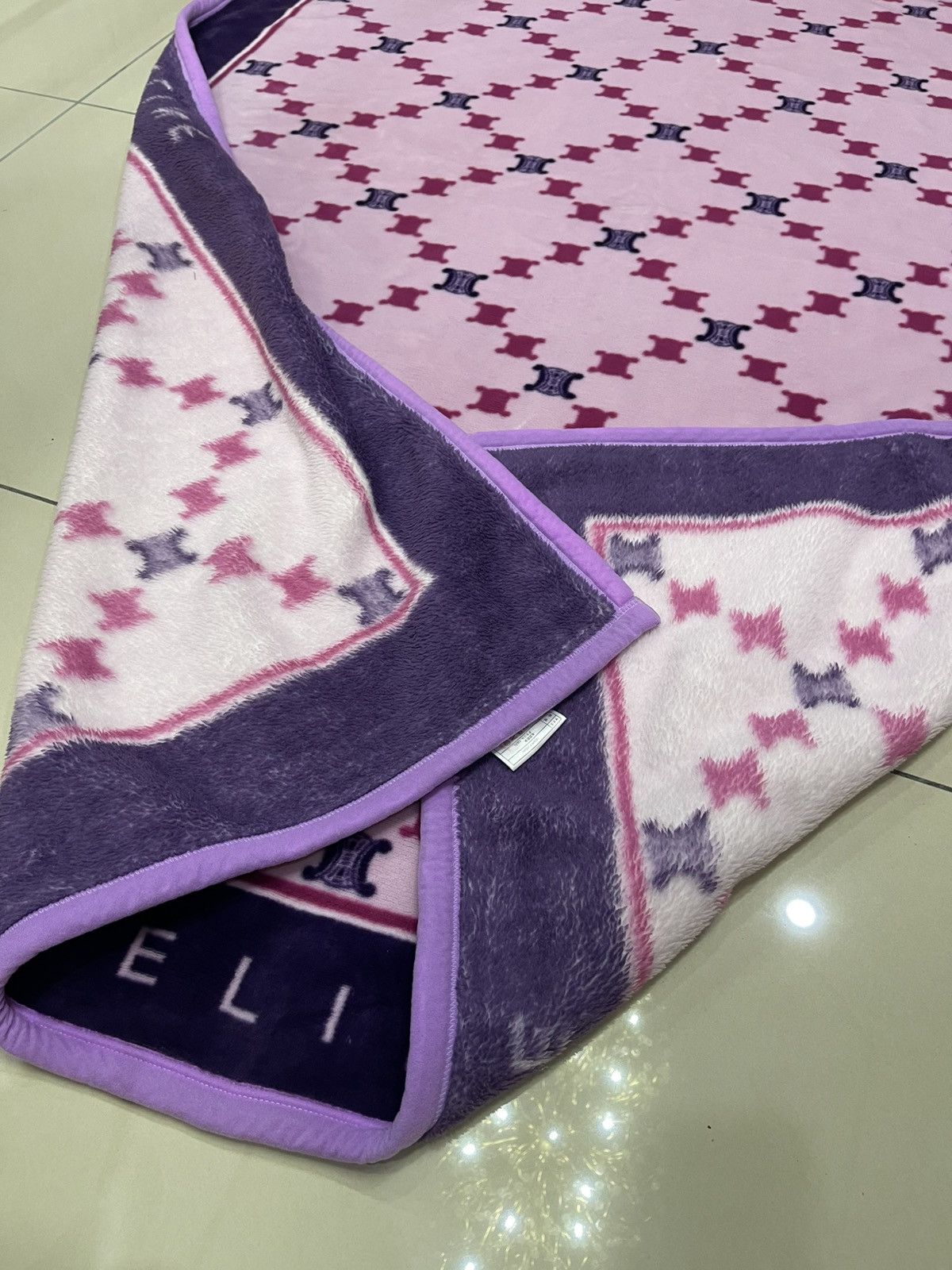Celine CELINE BIG MONOGRAM FLUFFY BLANKET COMFORTER Size ONE SIZE - 7 Thumbnail