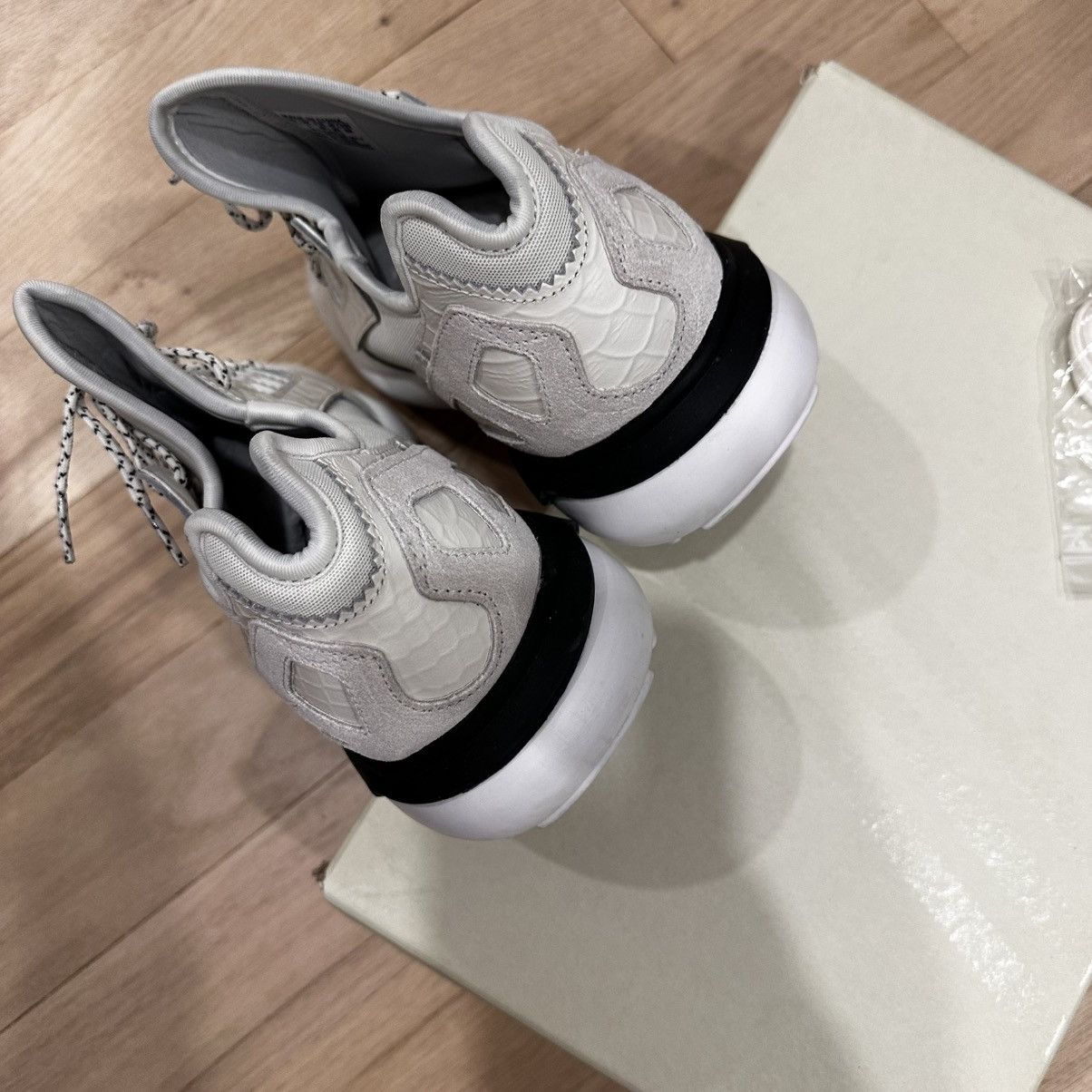 Adidas Adidas tubular runner Size US 7 / EU 40 - 4 Thumbnail
