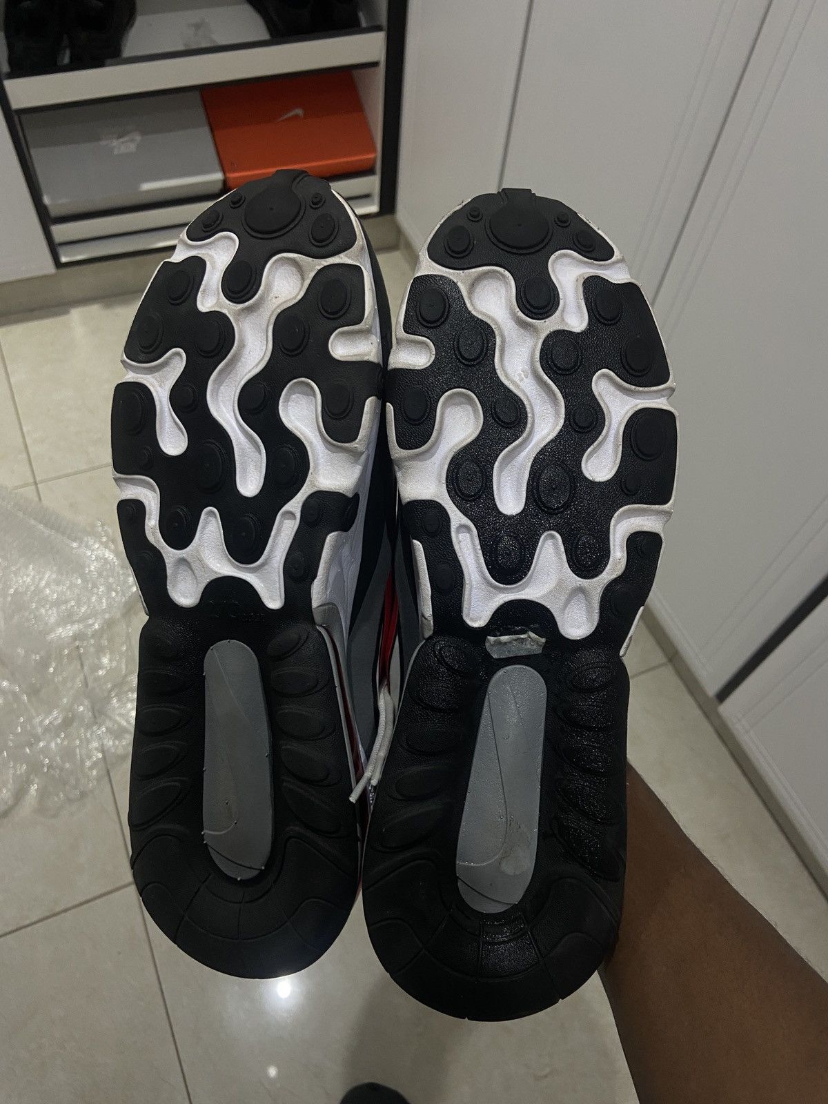 Nike Nike Airmax 270 React Size US 9 / EU 42 - 5 Thumbnail