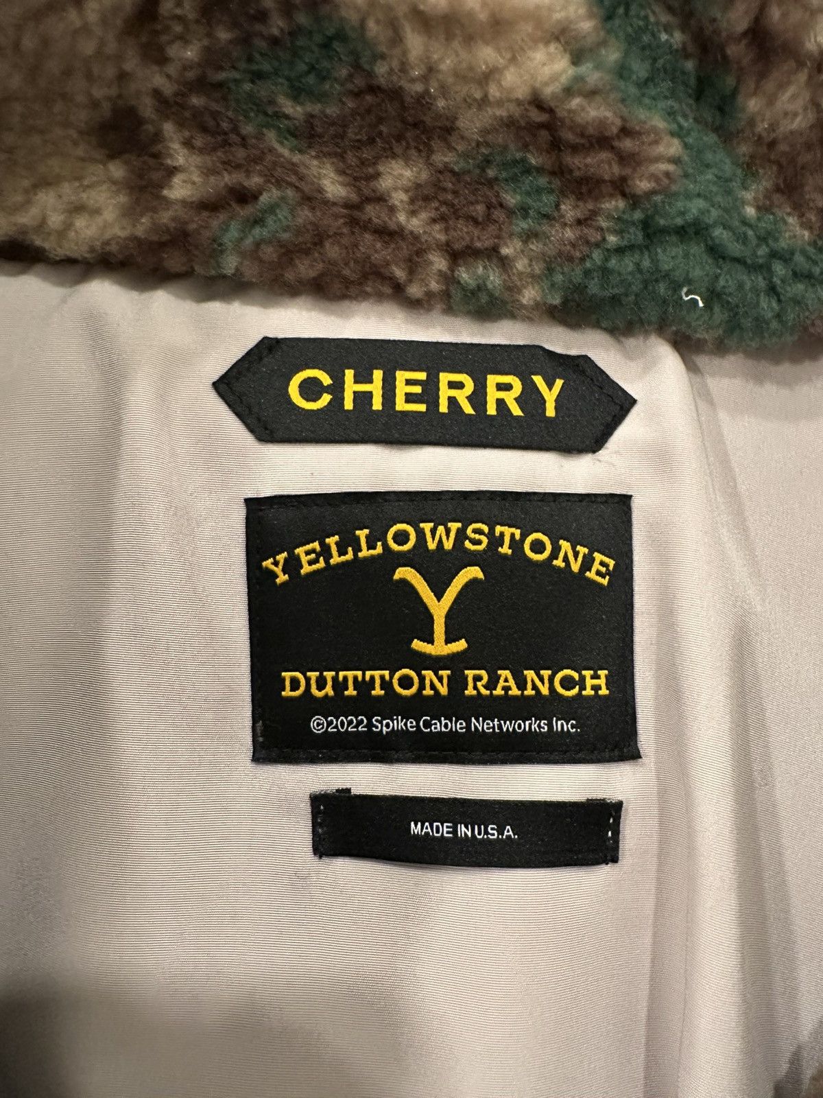 Cherry LA Cherry LA Yellowstone Camo Sherpa Jacket Size US L / EU 52-54 / 3 - 3 Thumbnail
