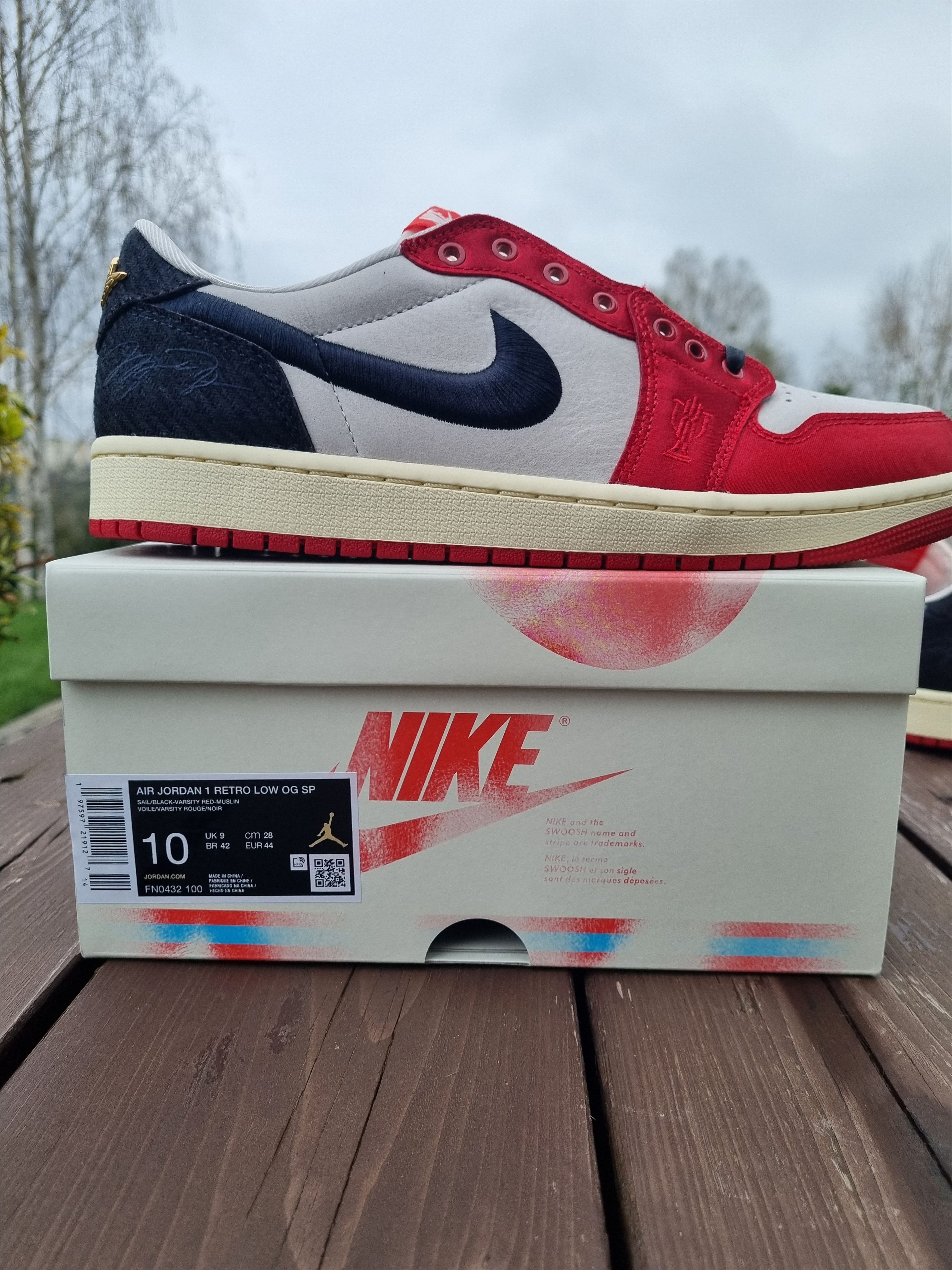 Jordan Brand Jordan 1 Retro Low Trophy Room Away Size US 10 / EU 43 - 5 Thumbnail