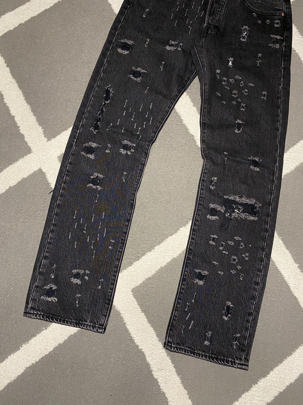 Levi's × Vintage Levi’s 501 Original Fit men’s Straight Fit Denim Jeans Size US 32 / EU 48 - 7 Thumbnail