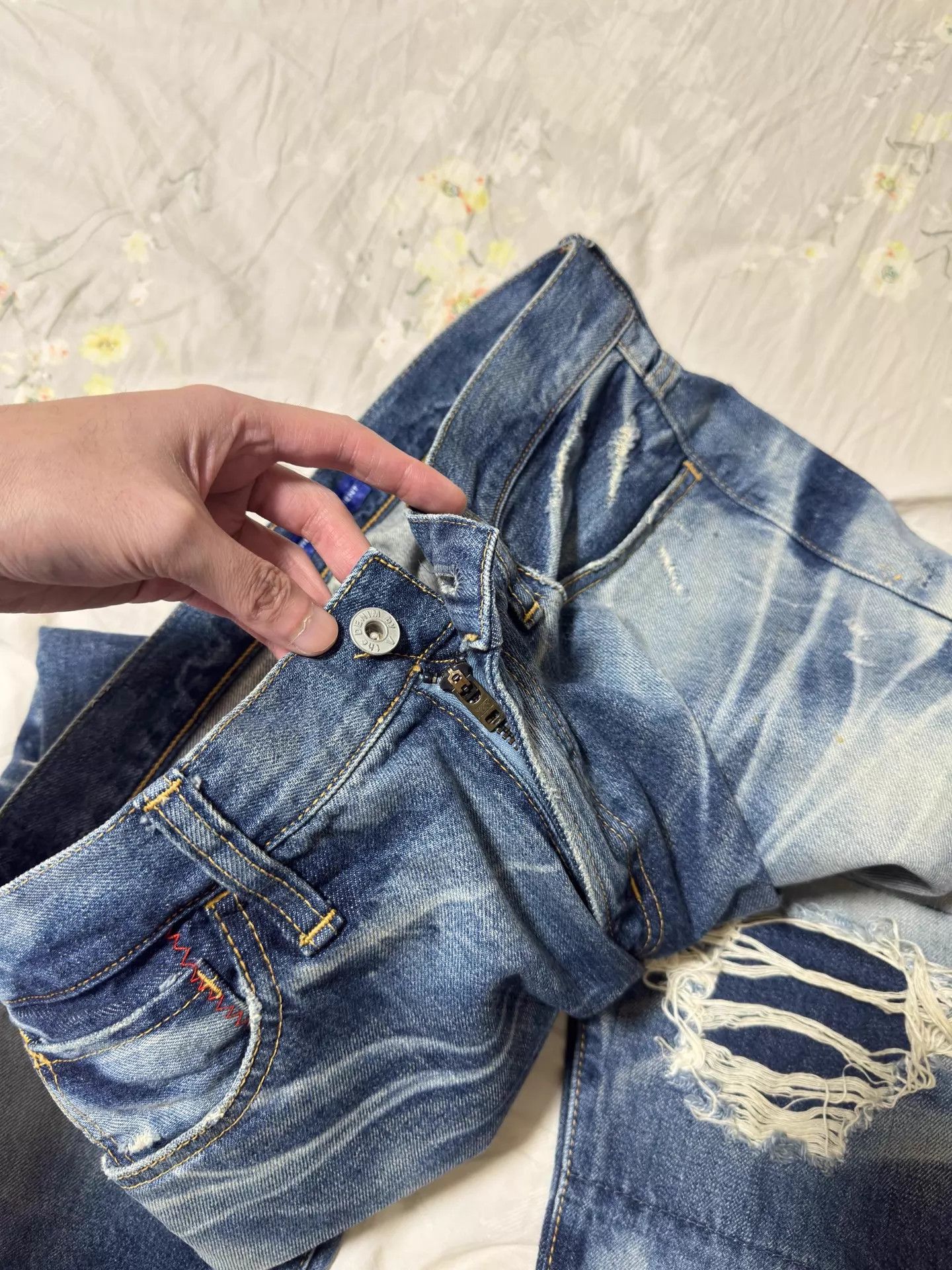 Vanquish Vanquish Tapered Blue Distressed Splatter Dye 32 Jean Size US 32 / EU 48 - 7 Thumbnail