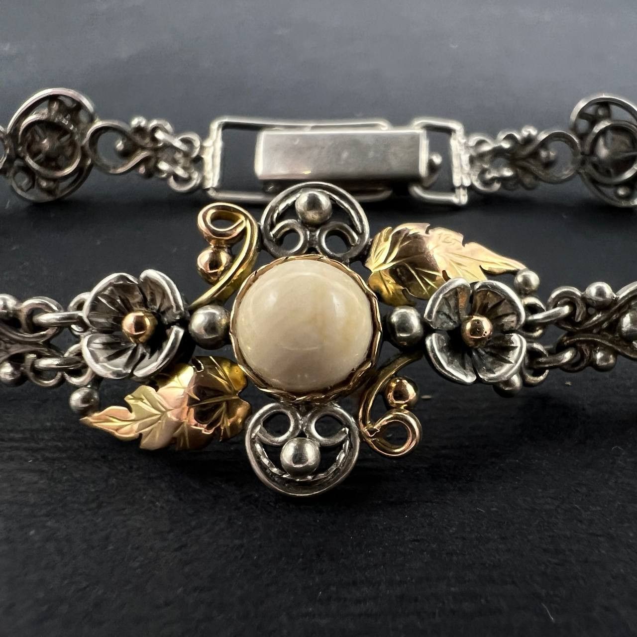Sterling Silver Vintage Filigree Sterling Silver 925 Bracelet Cream Coral Size ONE SIZE - 1 Thumbnail