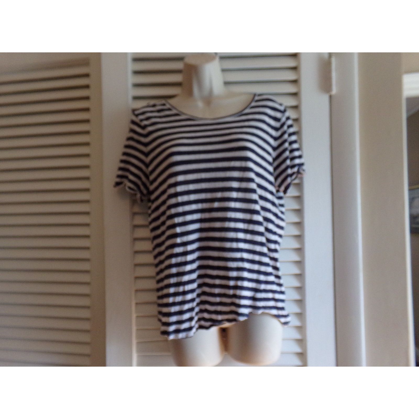 Lucky Brand Lucky Brand navy striped top back button trim M Excellent Size M / US 6-8 / IT 42-44 - 1 Thumbnail