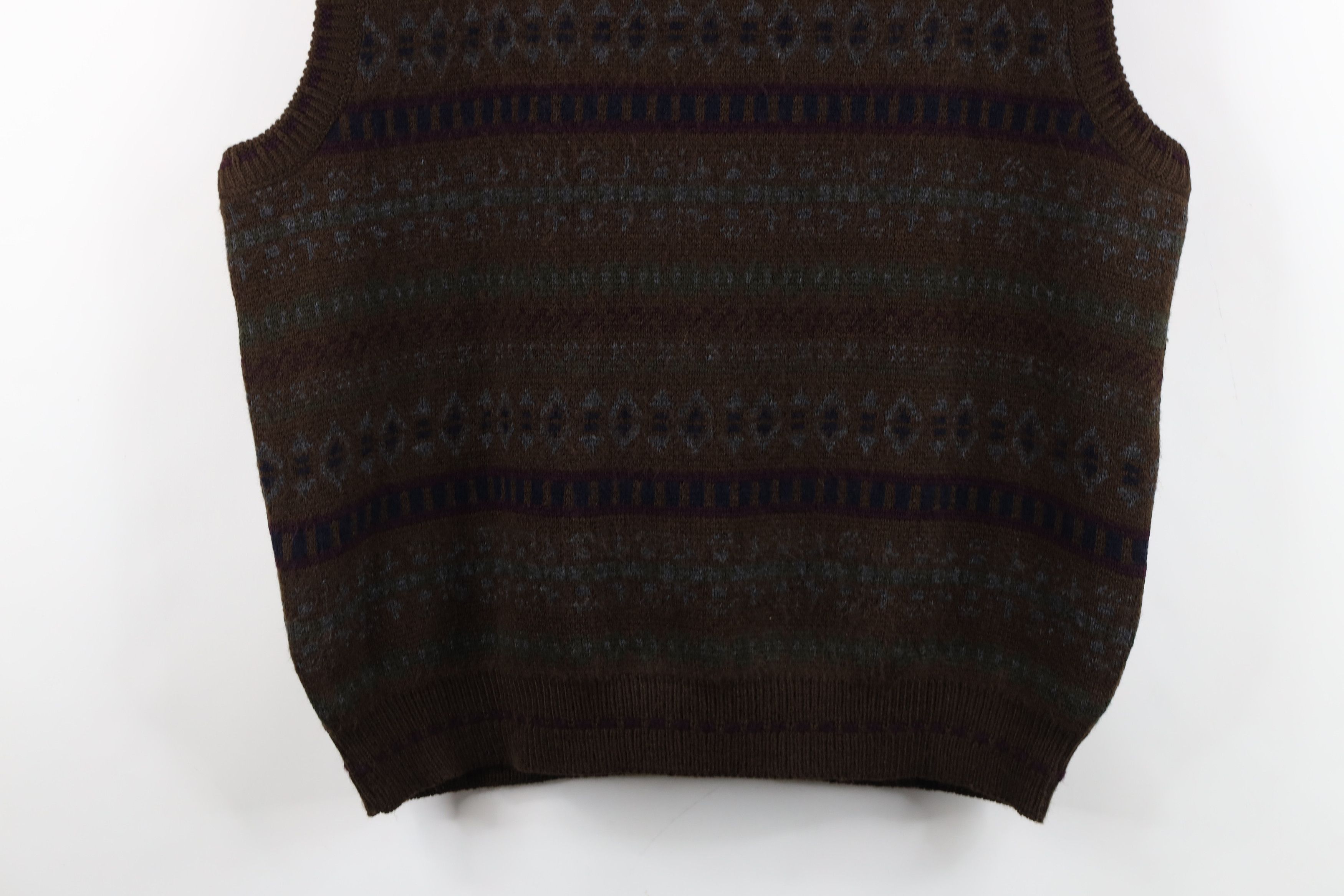 Vintage Vintage 90s Streetwear Fair Isle Knit V-Neck Sweater Vest Size US XL / EU 56 / 4 - 8 Thumbnail