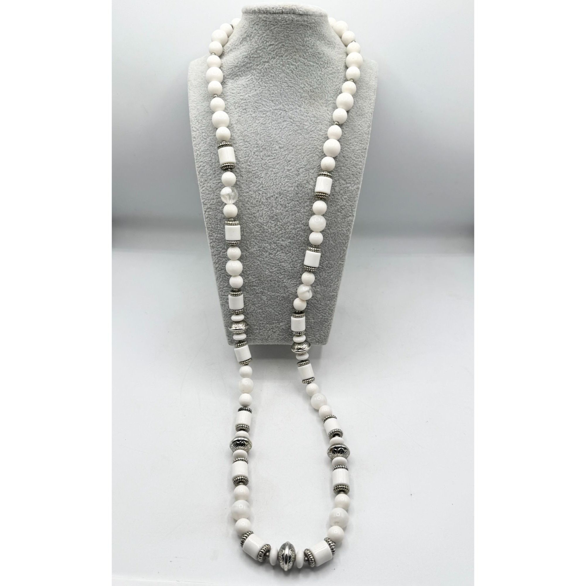 Vintage Vintage 80s White and Silver Plastic Long Beaded Western Sty Size ONE SIZE - 1 Thumbnail