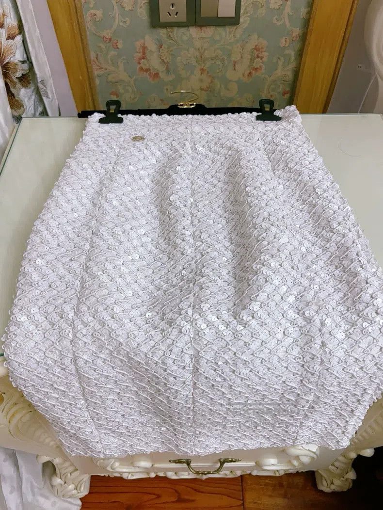 Chanel Chanel Heavy industry sequined skirt Size 24" / US 00 / IT 34 - 2 Thumbnail