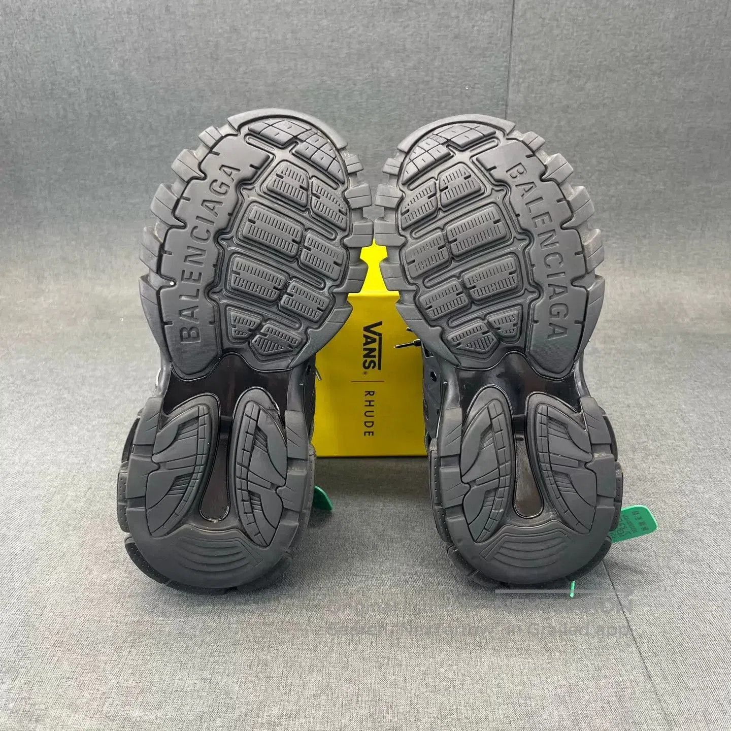 Balenciaga Black Low-Top Sneakers Size 8. Size US 8 / EU 41 - 7 Thumbnail
