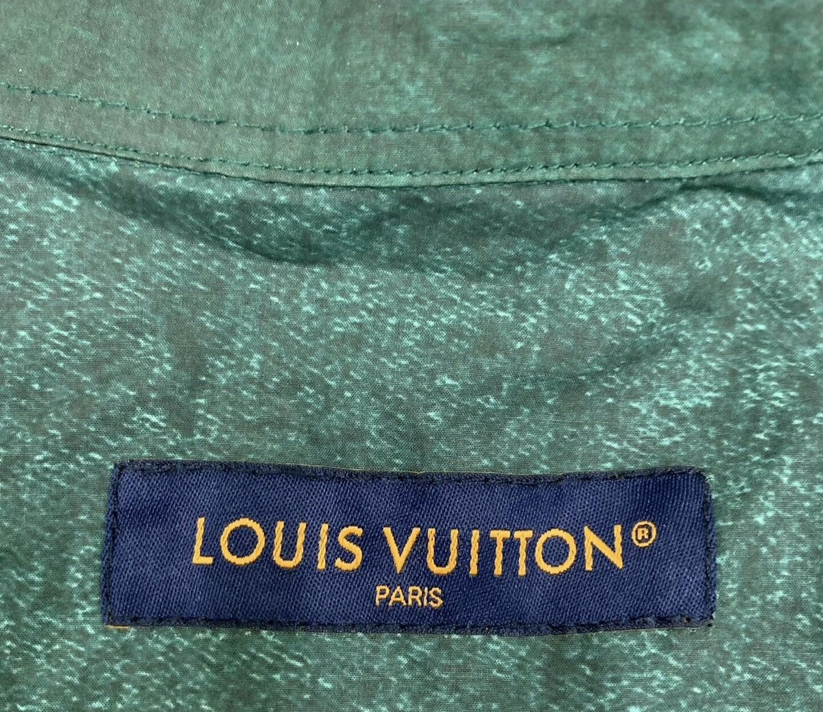 Louis Vuitton Louis Vuitton Gradient L Spray Paint Button Ups Dress Shirt Size US L / EU 52-54 / 3 - 7 Thumbnail