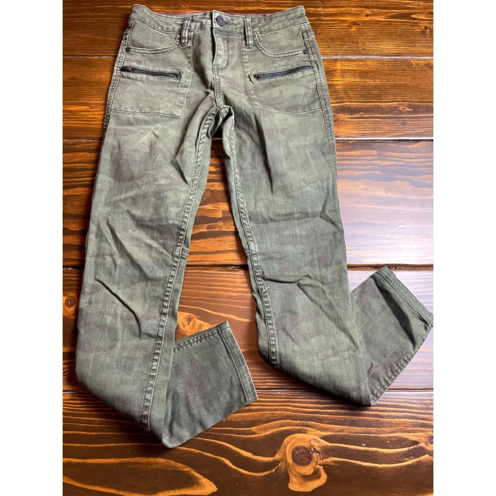 Sanctuary VINTAGE? (No) Sanctuary Jeans Women's Size 25 Green Camouflage Ace Utility Pockets Jeans Size 42" / US 20 - 2 Thumbnail