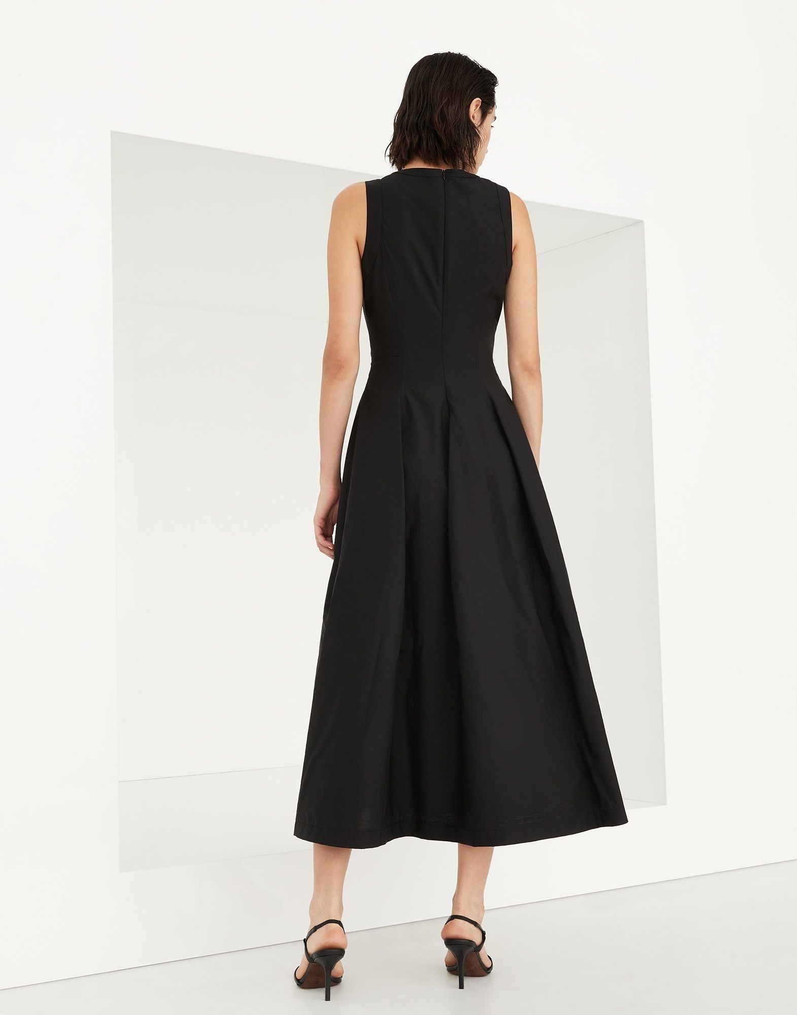 Brunello Cucinelli o1w1db10825 Dress in Black Size L / US 10 / IT 46 - 2 Thumbnail